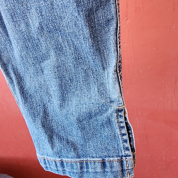 Levi's Blue Capris - Picture 4 of 6